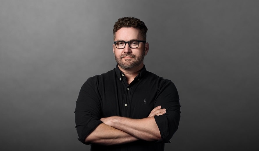 Burnie Burns laisse des dents de coq et les ÉtatsUnis