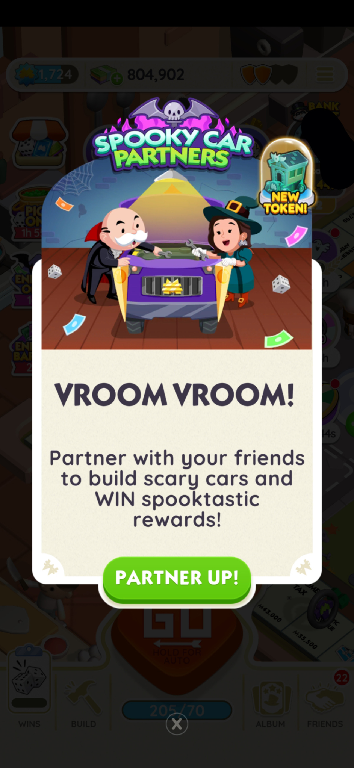 Une image de la bannière de Spooky Car Partners dans Monopoly GO montrant Oncle Pennybags et une sorcière regardant une voiture.