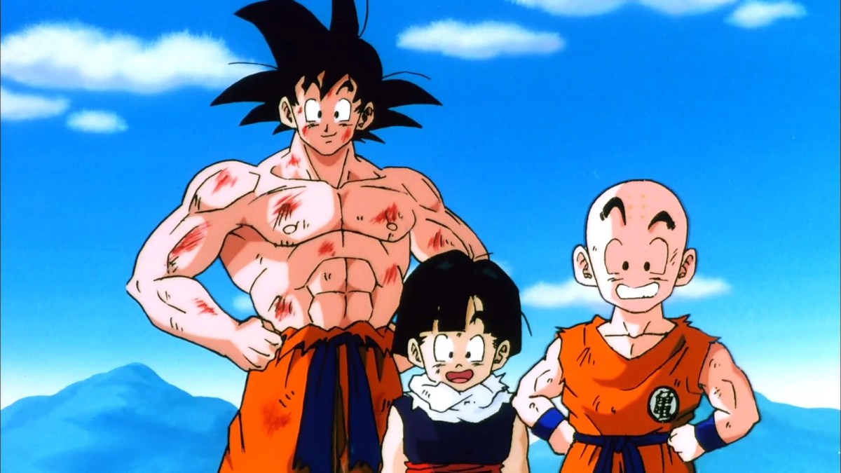 Goku, Krillin et Gohan debout ensemble.  Cette image fait partie d'un article sur la différence entre Dragon Ball Z et Kai.