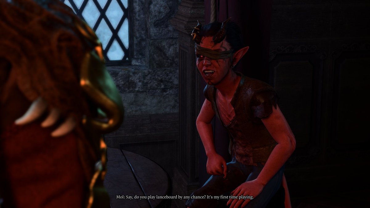 Une image de Mol au Last Light Inn dans Baldur's Gate 3 (BG3) parlant au Diable Raphael dans le cadre d'un article sur l'endroit où trouver le premier.