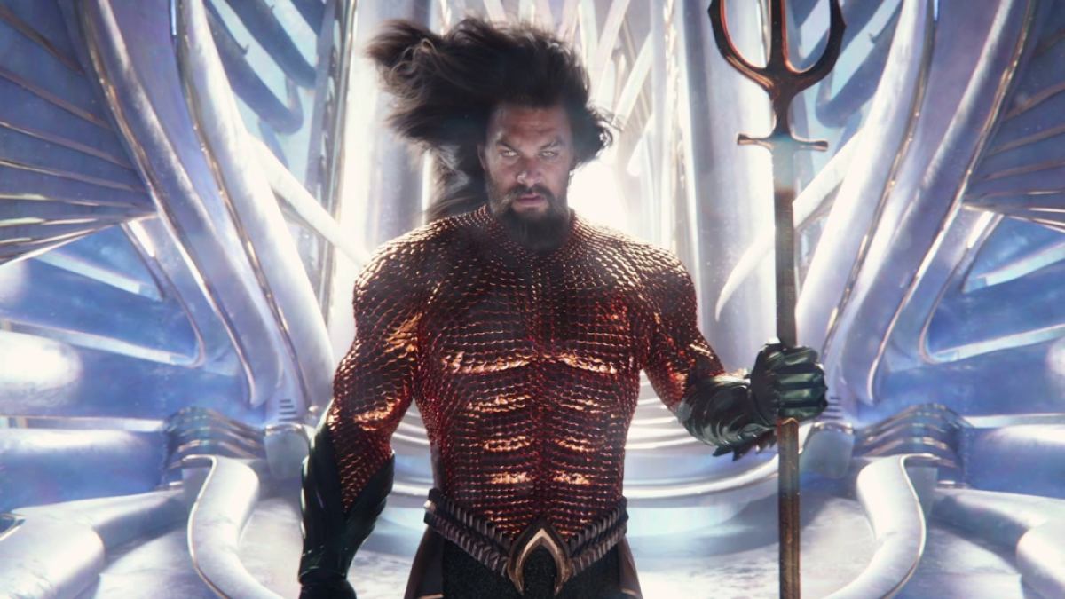 Jason Momoa dans le rôle d'Aquaman dans Le Royaume Perdu.