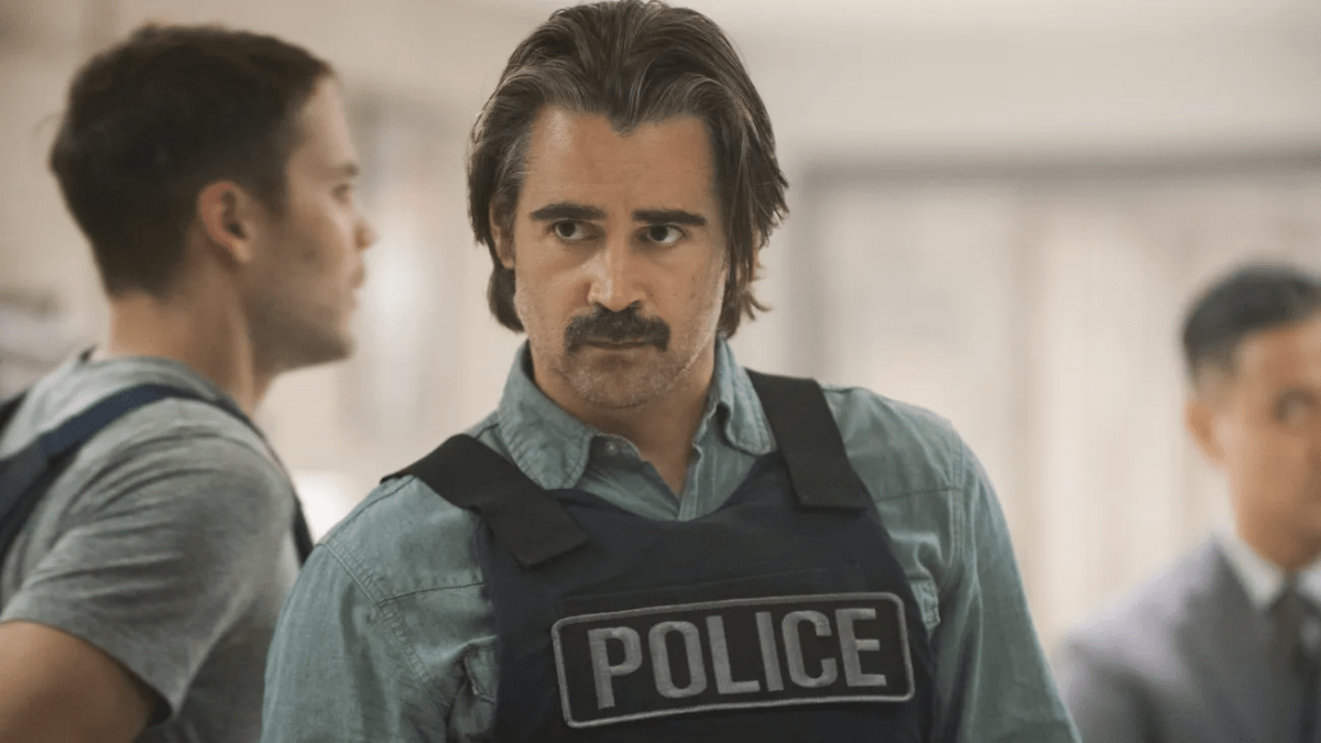 Velcoro dirige une équipe de police dans True Detective.  Cette image fait partie d'un article sur les quatre saisons de True Detective, classées de la pire à la meilleure. 