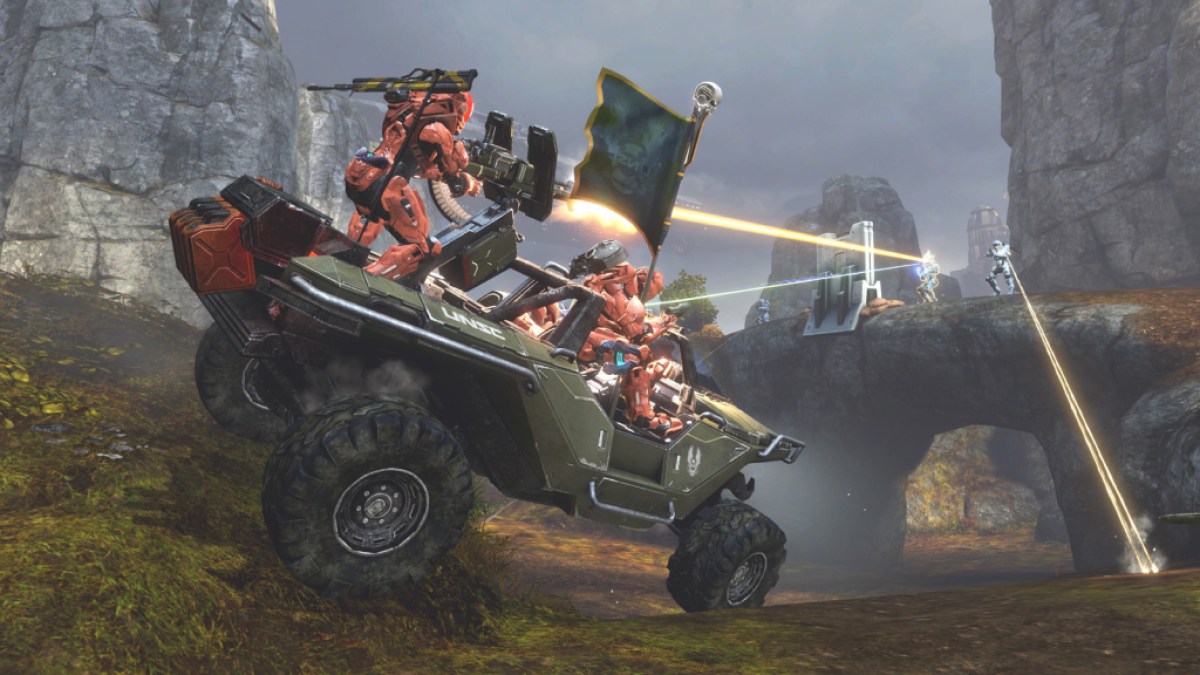 Gameplay Warthog dans Halo 4. Cette image fait partie d'un article sur la façon de jouer aux jeux Halo dans l'ordre.